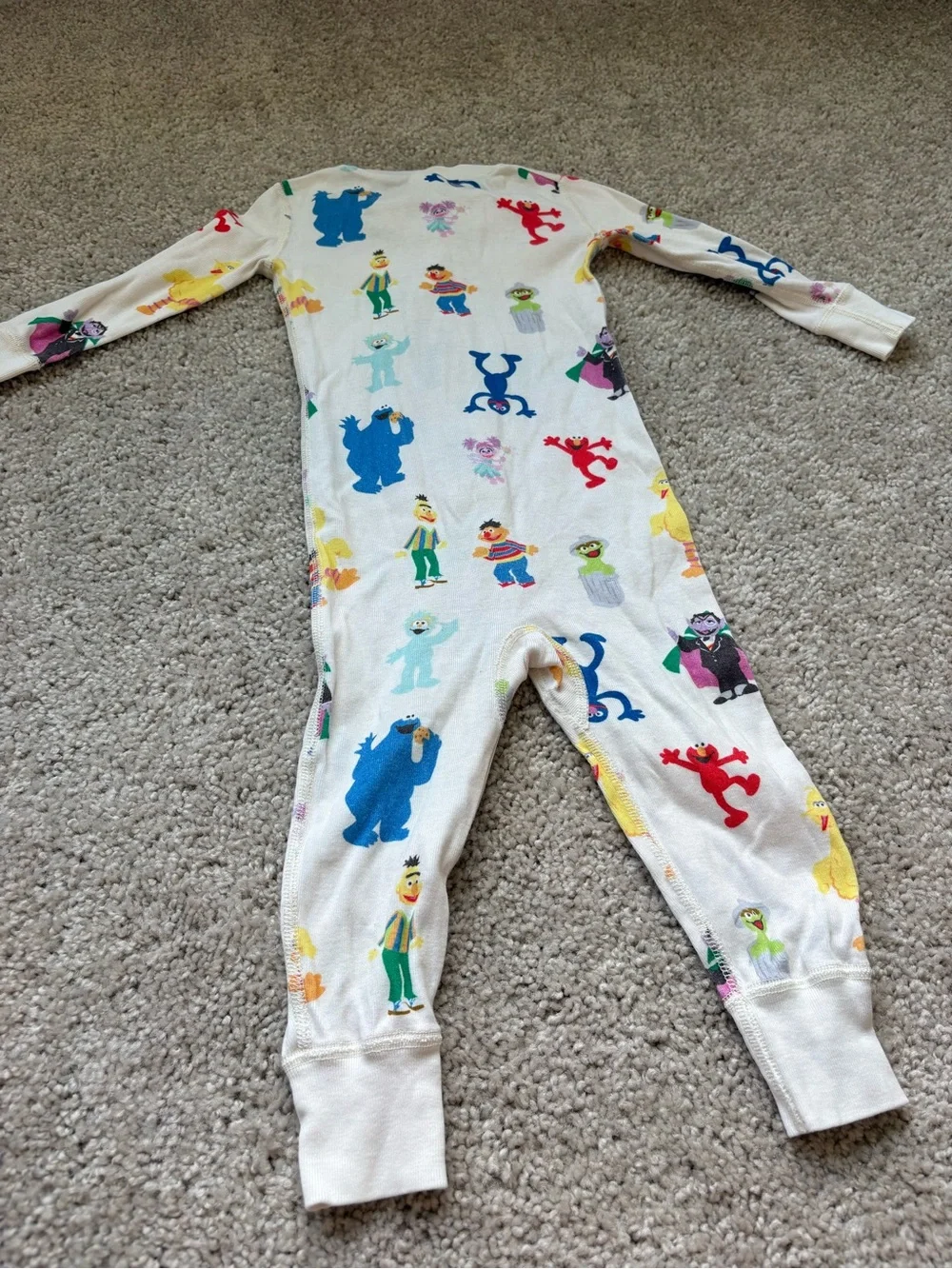 Hanna Andersson Cream Sesame Street Character One-Piece Zip Pajamas